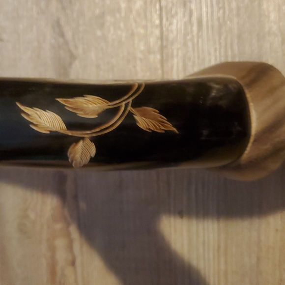 Hand Carved Buffalo Horn, Wolf 15" - Picture 7 of 7